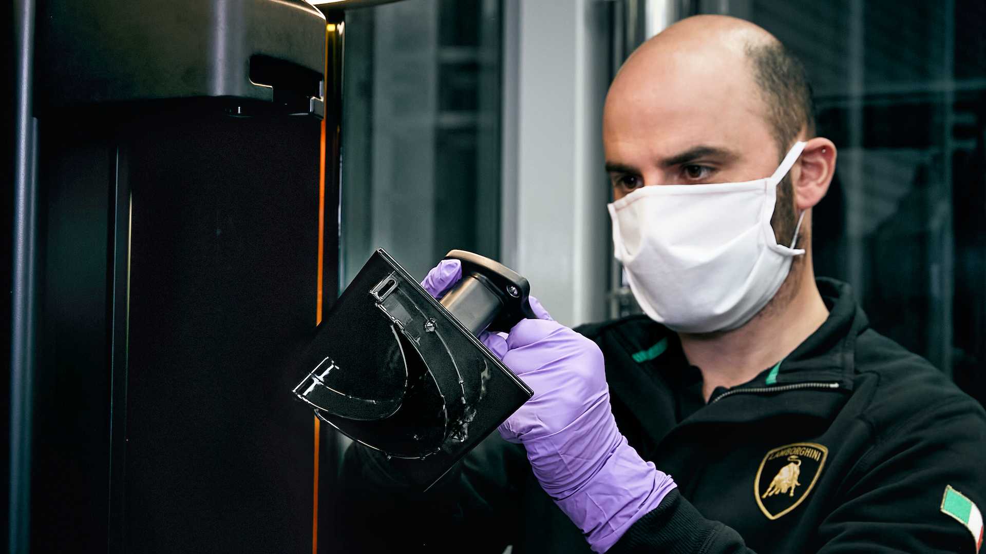 蘭博基尼跨界馳援 超跑工藝賦能醫(yī)療防護(hù)